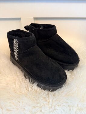 💫2/$25 • Cozy Black Suede Platform Winter Booties